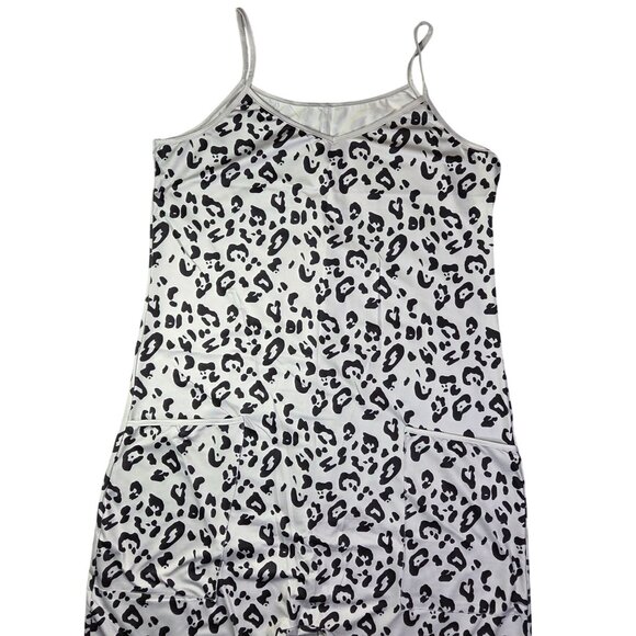 Jumpsuit Womens Medium Snow Leopard Print Pockets Soft Lightweight Lounge NEW - Picture 3 of 11